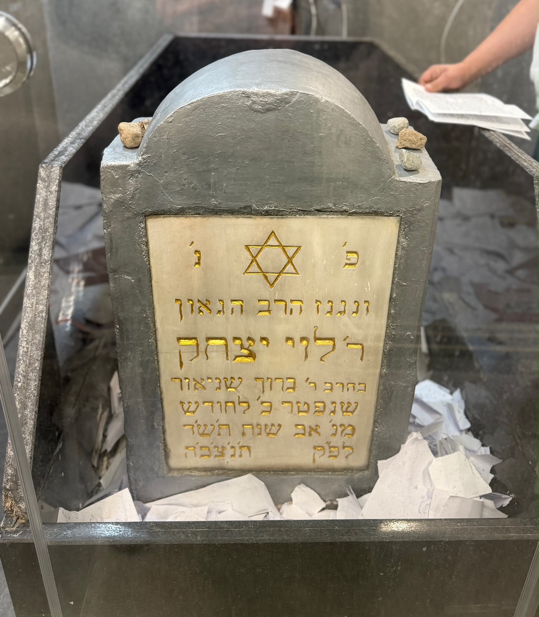 קבר אביו של הרבי מליובאוויטש בקזחסטן