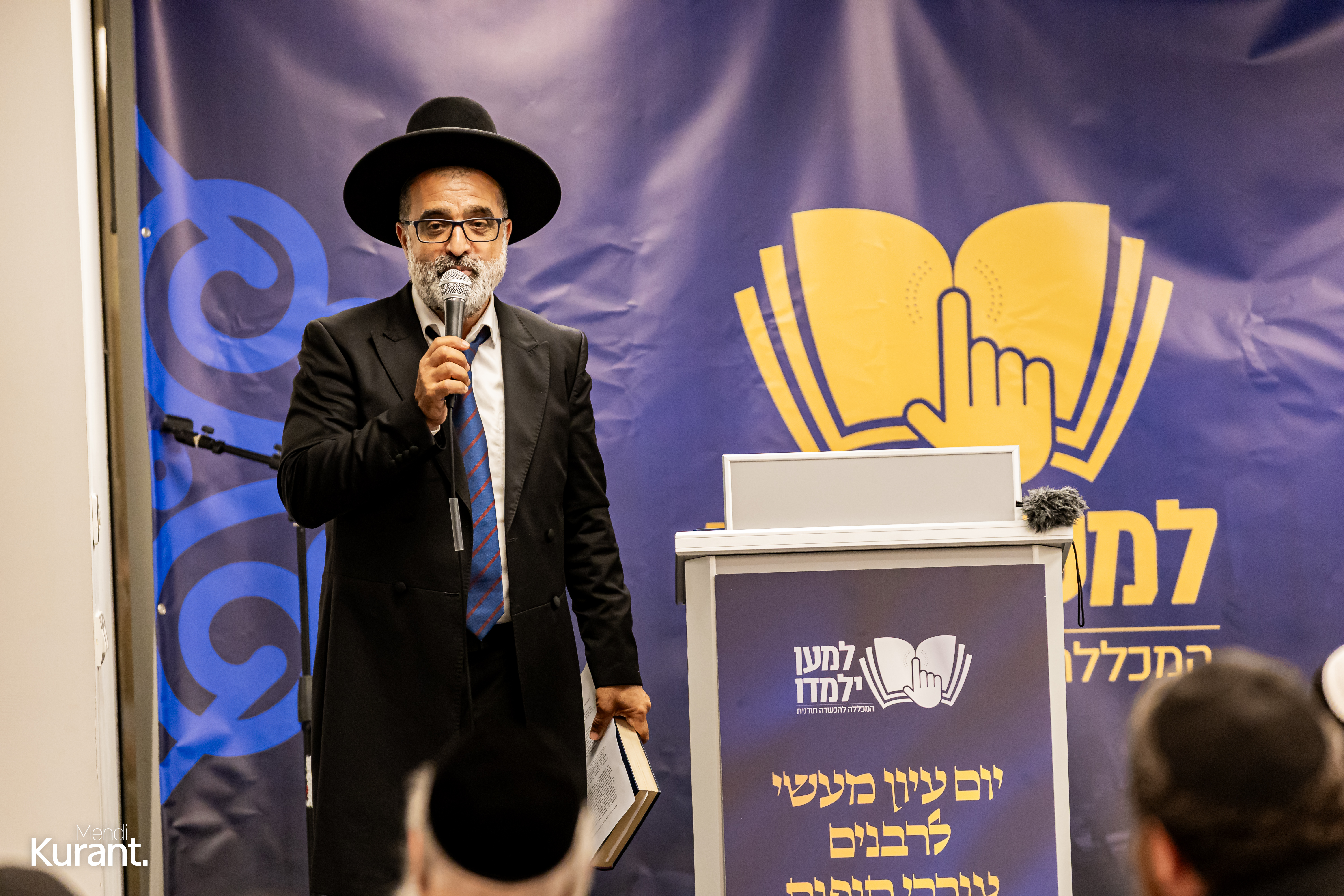 הרב זרביב נואם בטקס