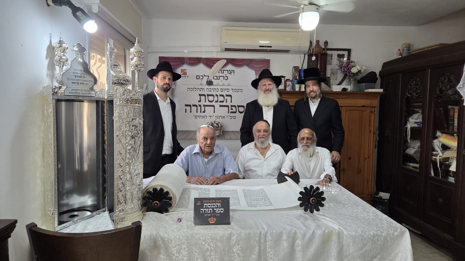 האחים לבית משפחת בן חמו בכתיבת האותיות