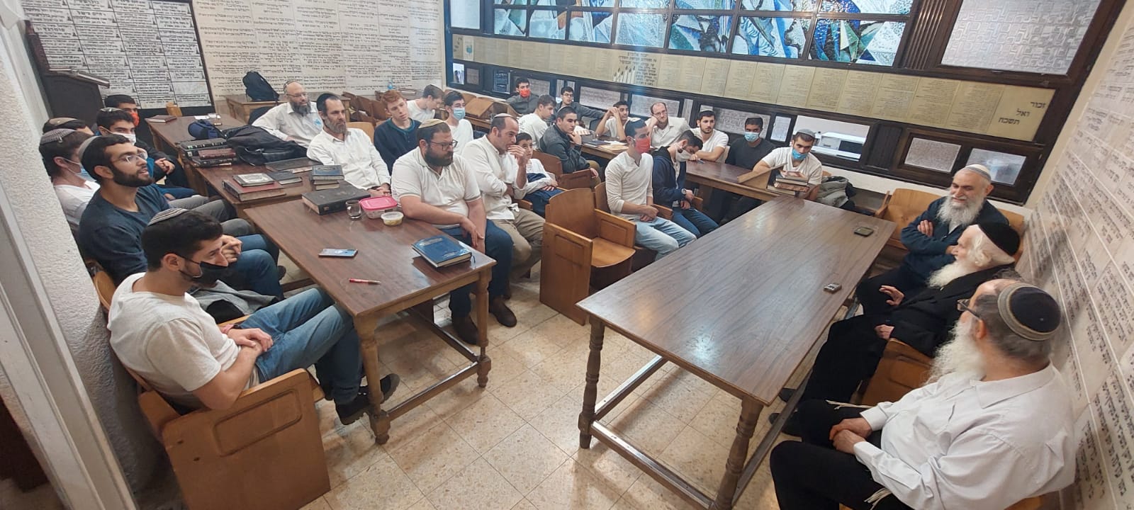 ישיבת נצר מטעי אצל הרב מרדכי אוירבעאך