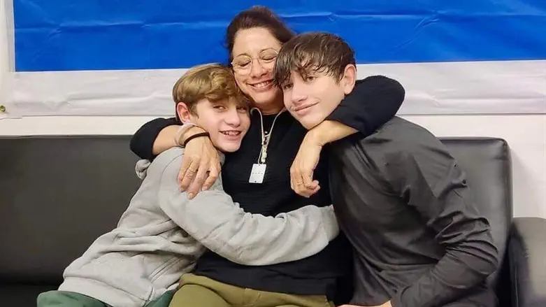 אור ויגיל יעקב עם אמם רננה מתוך הפייסבוק