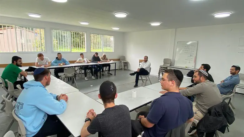 יוסי לוי נואם