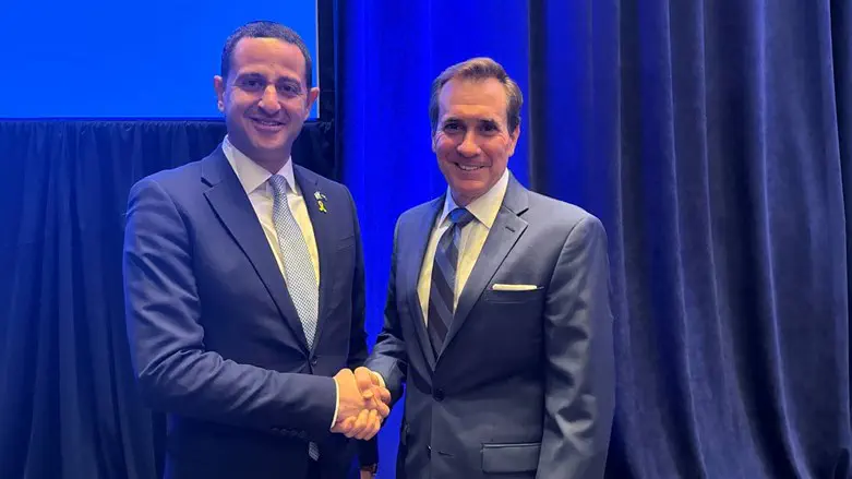 עם ג'ון קירבי