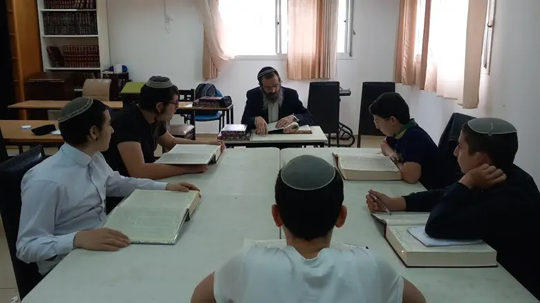 שיעור גמרא בישיבה