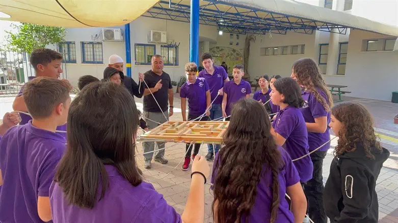 פעילות ניידת חינוכית בבית ספר מקיף ג'וליס