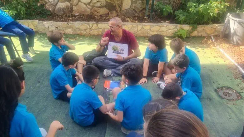 פעילות בנושא מיחזור בבית ספר מקיף ג'וליס