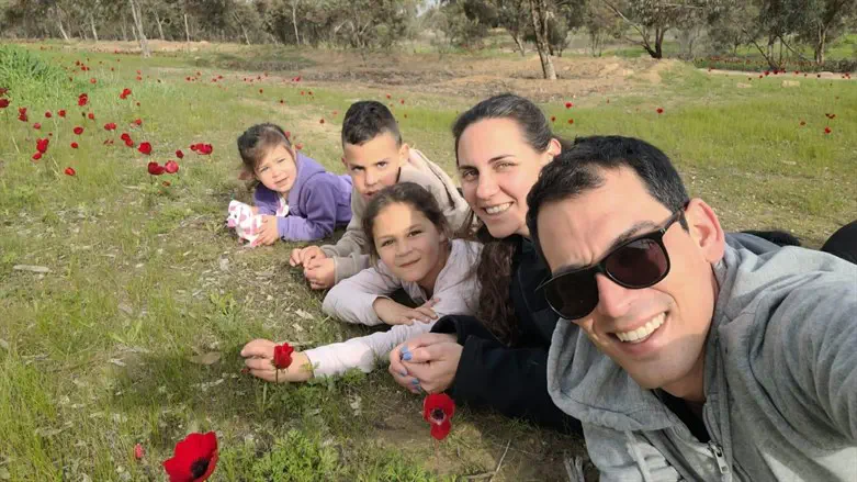 דולב יהוד שמוחזק בידי חמאס עם משפחתו