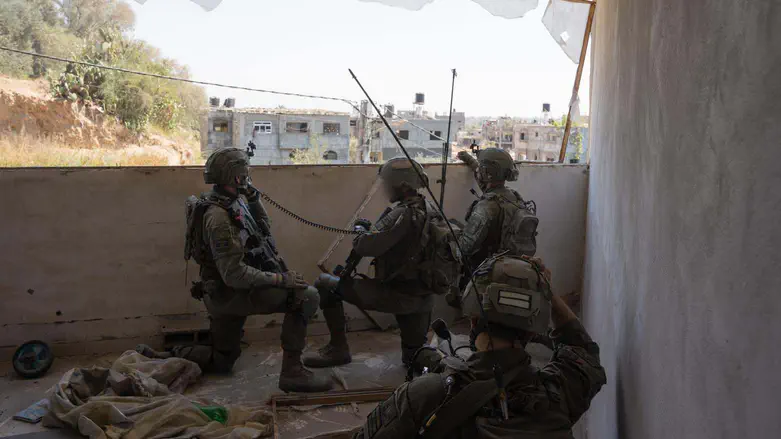 Боевики в действии в секторе Газа