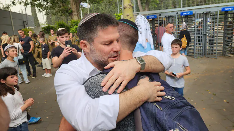 סמוטריץ' עם בנו שהתגייס