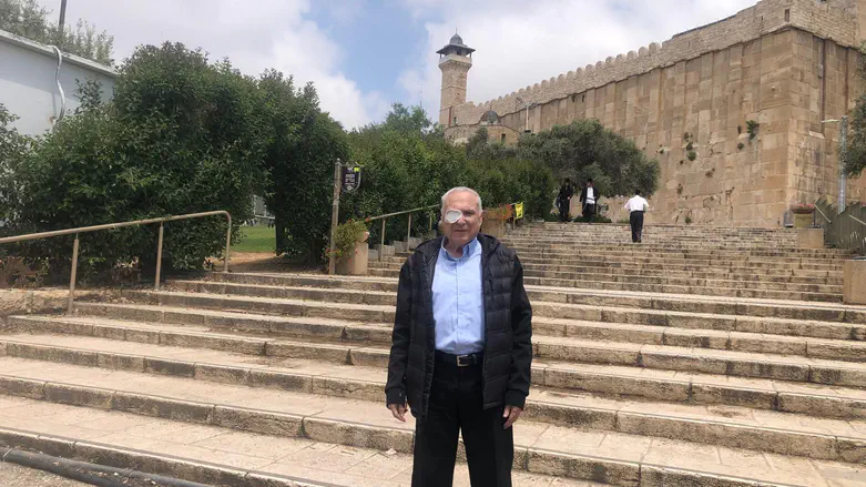 אשל במערת המכפלה