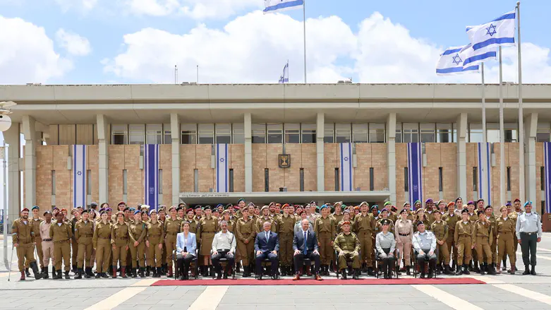החיילים המצטיינים בכנסת