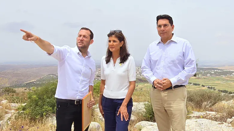 ניקי היילי בביקור בשומרון