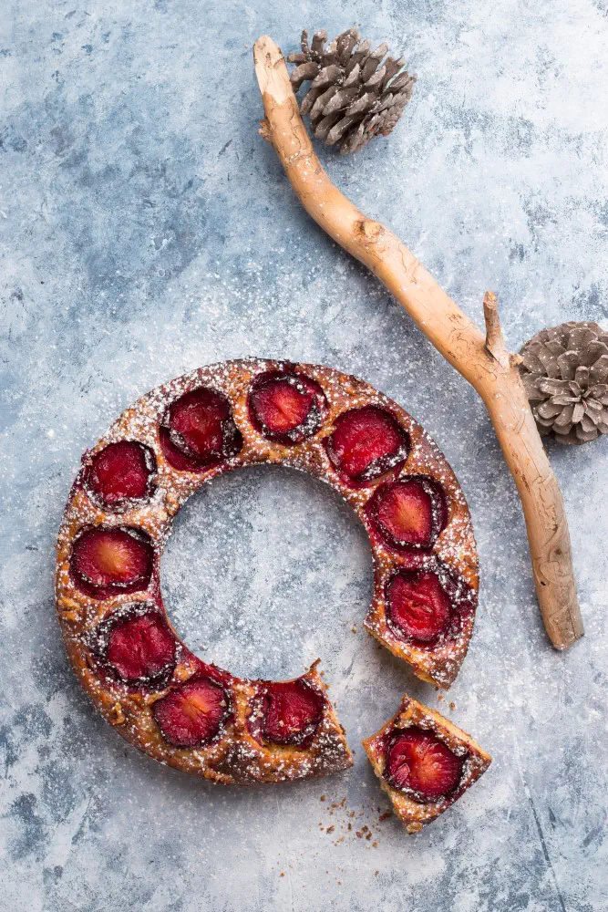 עוגת שקדים ושזיפים 