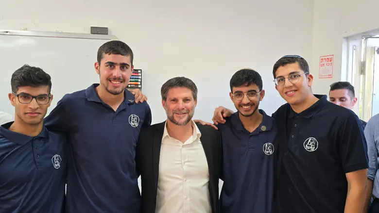 סמוטריץ' עם צוותי ההדרכה