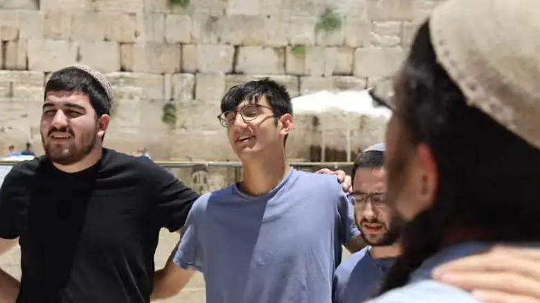 מחרוזת כיסופים למקדש