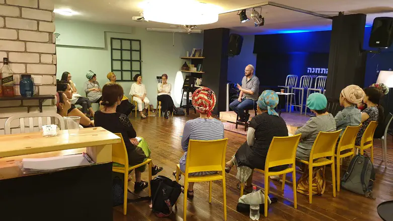 דמיון נובע לנשים