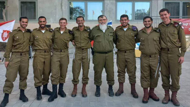 הרב שנוולד עם התלמידים