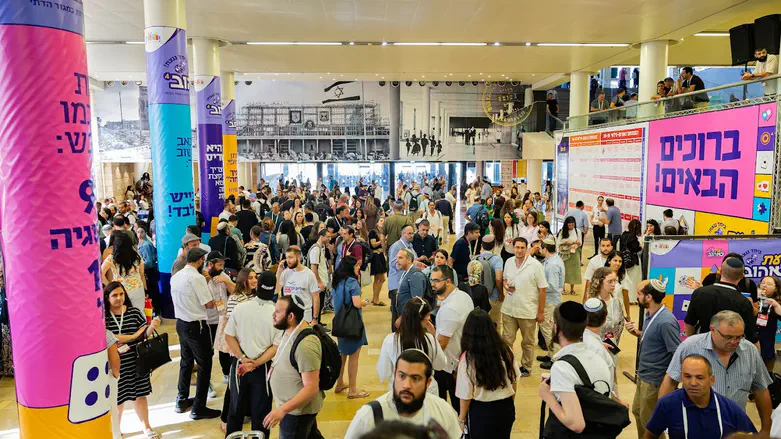 אלפים בכנס עת לאהוב