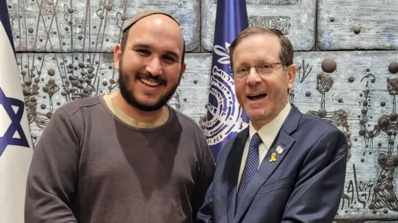 עמר עם הנשיא