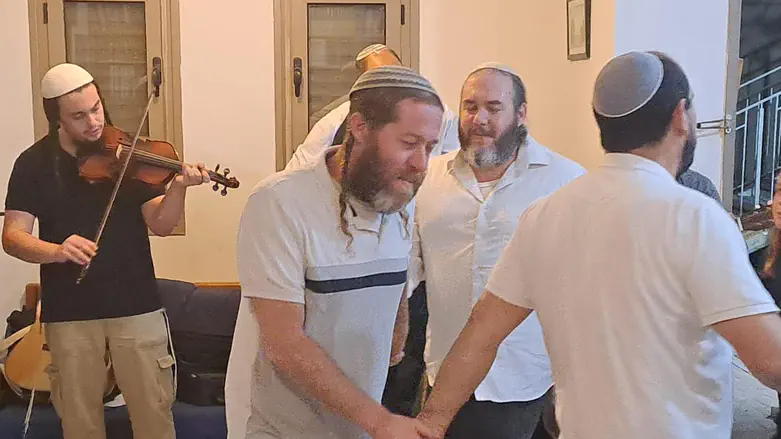 ריקודי שמחה באירוסין