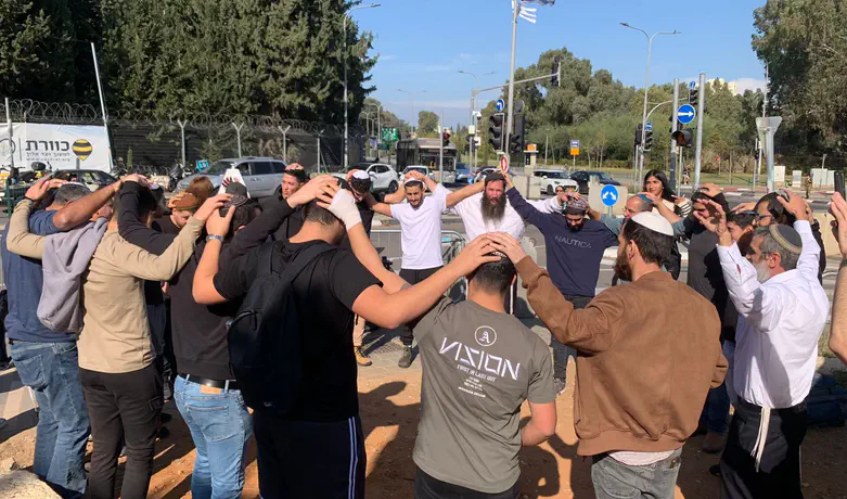 הרב פרץ איינהורן והמתגייסים