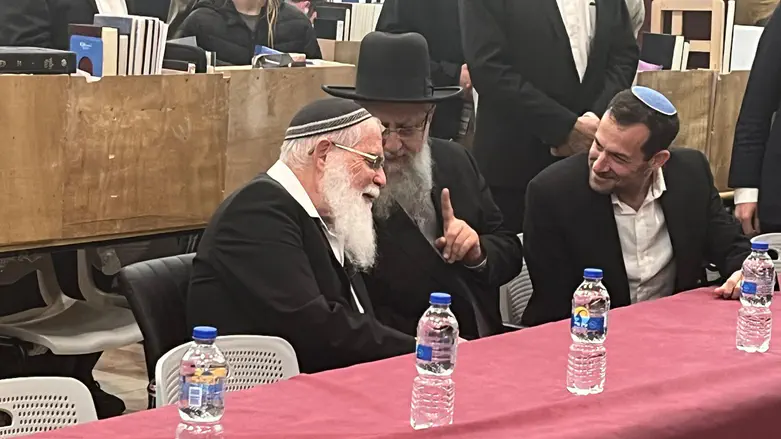 הרב דוד יוסף בישיבה