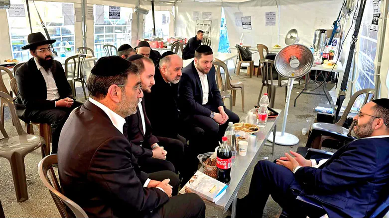 בניחום אבלים