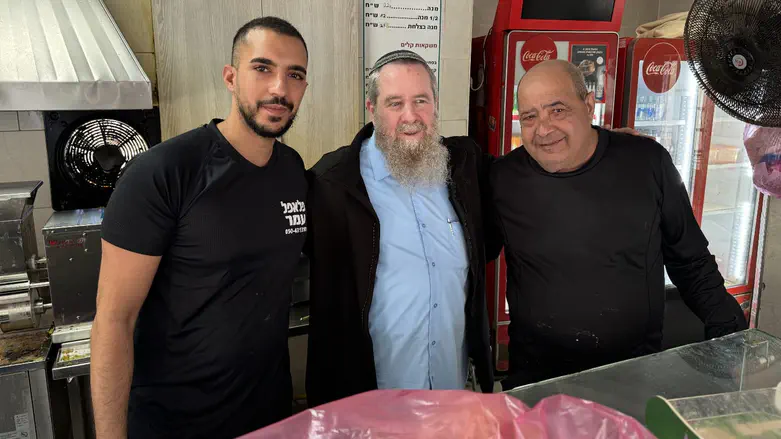 מעוז בחנות פלאפל