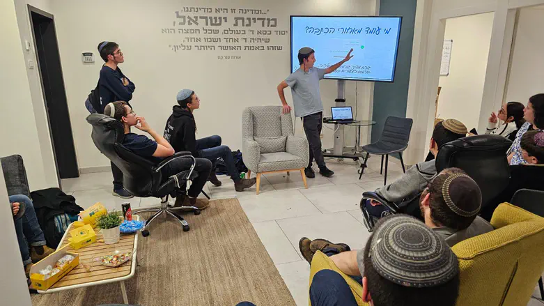 ישראל קלר העביר סדנת תקשורת