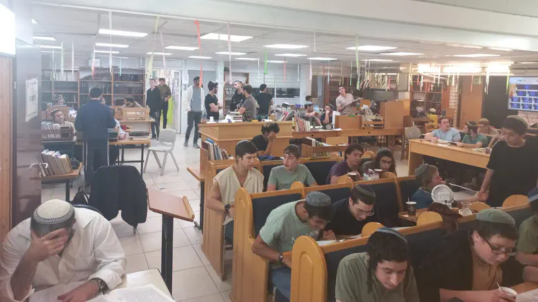 הלימוד בישיבת תפארת שלמה