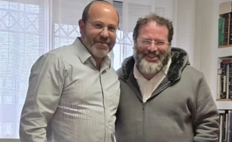 הרב לונדין עם צביקה מור