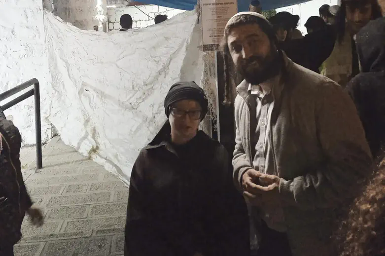 עם סוכות בקבר יוסף