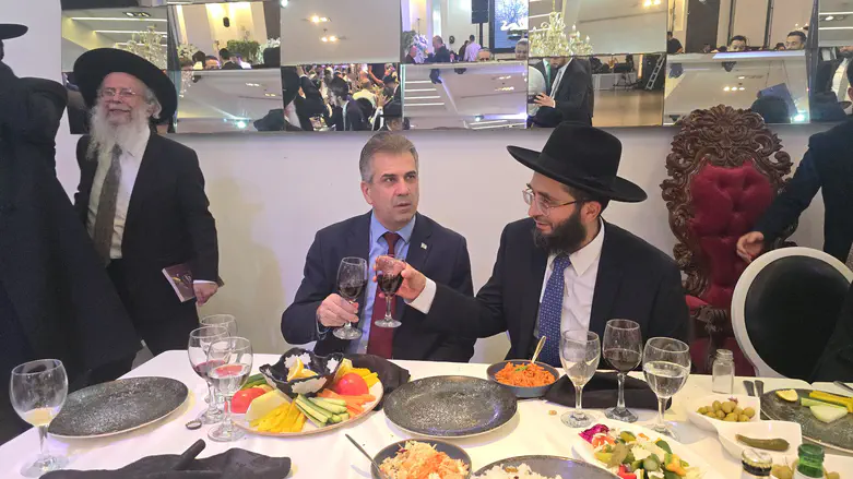 השר כהן בחתונה