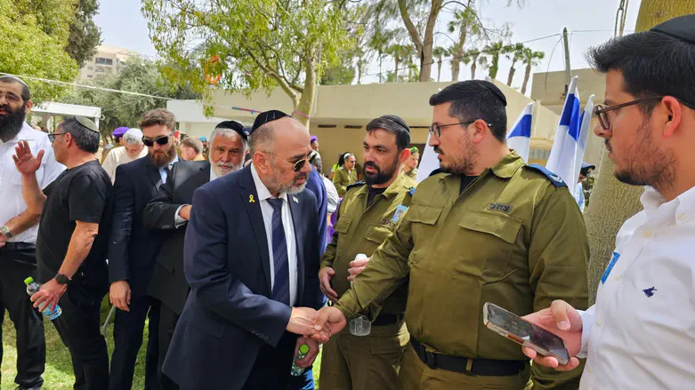 מרגי עם בנו