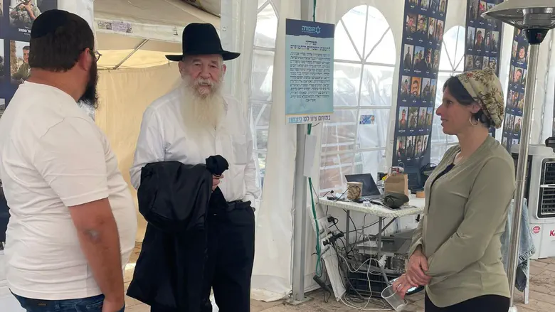 הרב קוגן במאהל