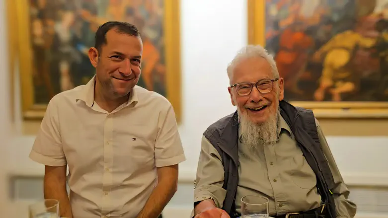 יוסי דגן ופרופ' ישראל אומן