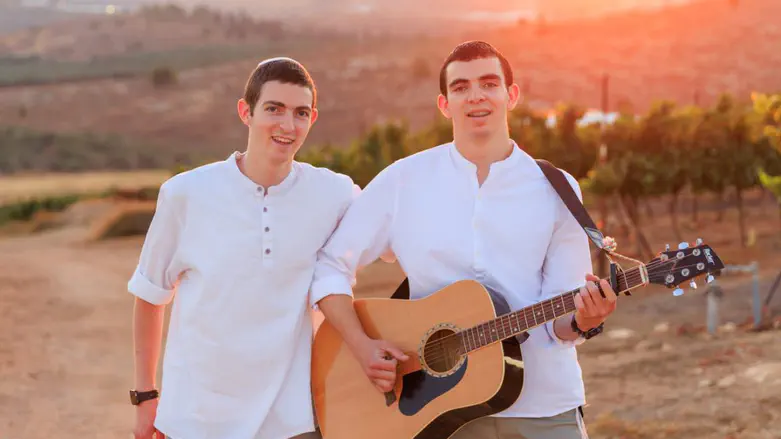 האחים איתן ונווה פלדמן