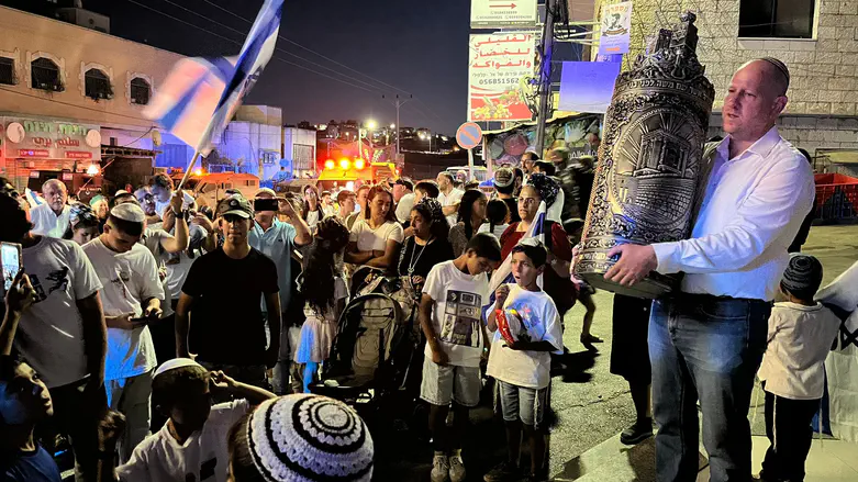 הכנסת ספר תורה בכפר