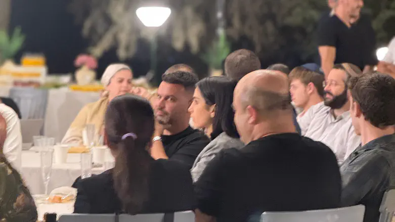 עובדי ערוץ 14 בכפר עציון