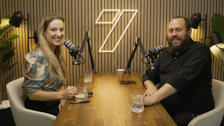 הדר מילר מארחת את מתי טוכפלד