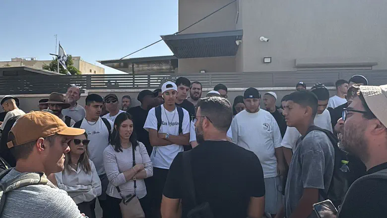 הביקור באופקים