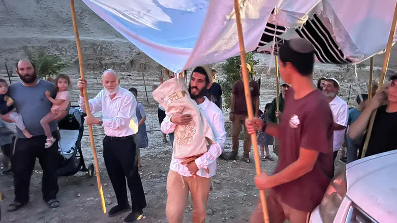 הכנסת ספר התורה