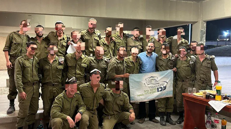 החיילים עם הרב יגאל פסו