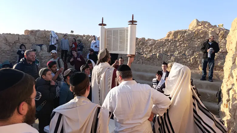 תפילה במצדה