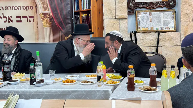 הרב שמואל אליהו במעמד