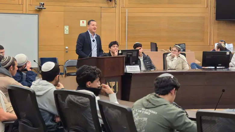 ח"כ טל עם השמיניסטים