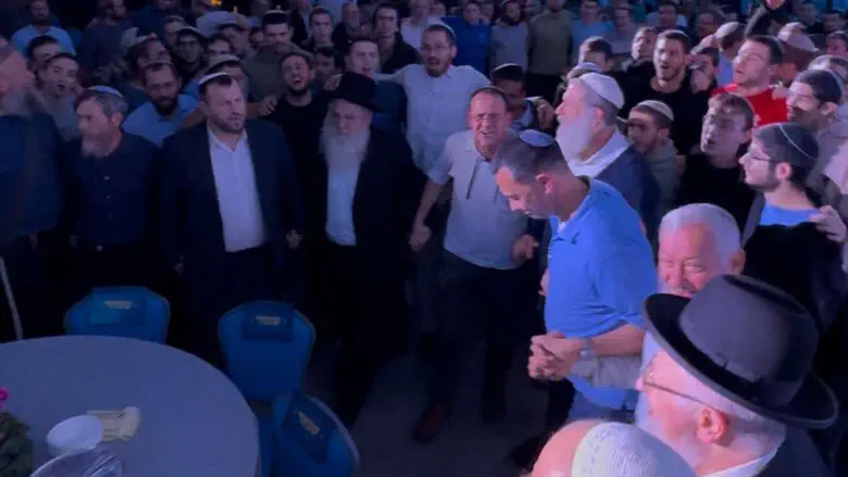 אלפים התכנסו בבנייני האומה