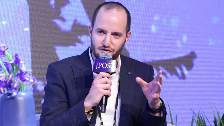 יוסי לוי בנאום