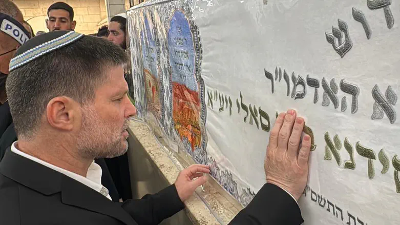 סמוטריץ' בציונו של הבבא סאלי