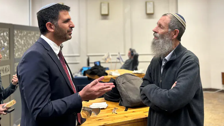 הרב לוינשטיין בשיחה עם השר קרעי